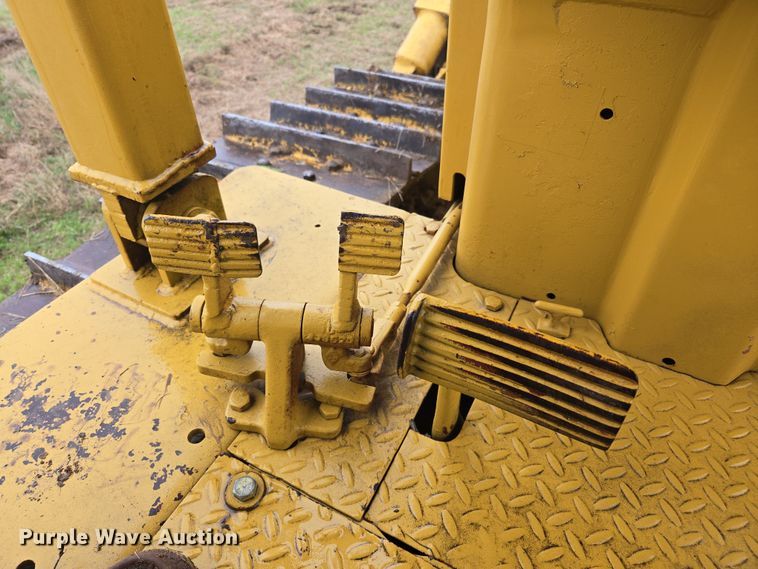 image for item EJ8434 1968 Caterpillar D6C dozer