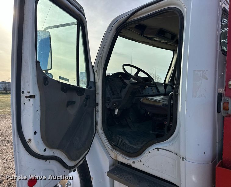 image for item EK0560 2004 Freightliner Business Class M2  winch truck