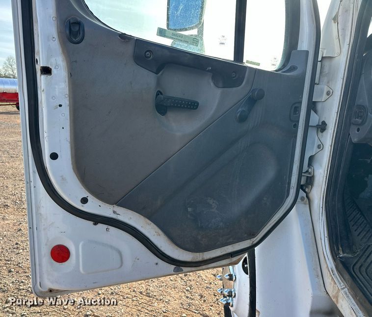 image for item EK0560 2004 Freightliner Business Class M2  winch truck