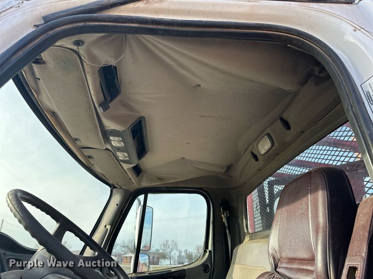 image for item EK0560 2004 Freightliner Business Class M2  winch truck