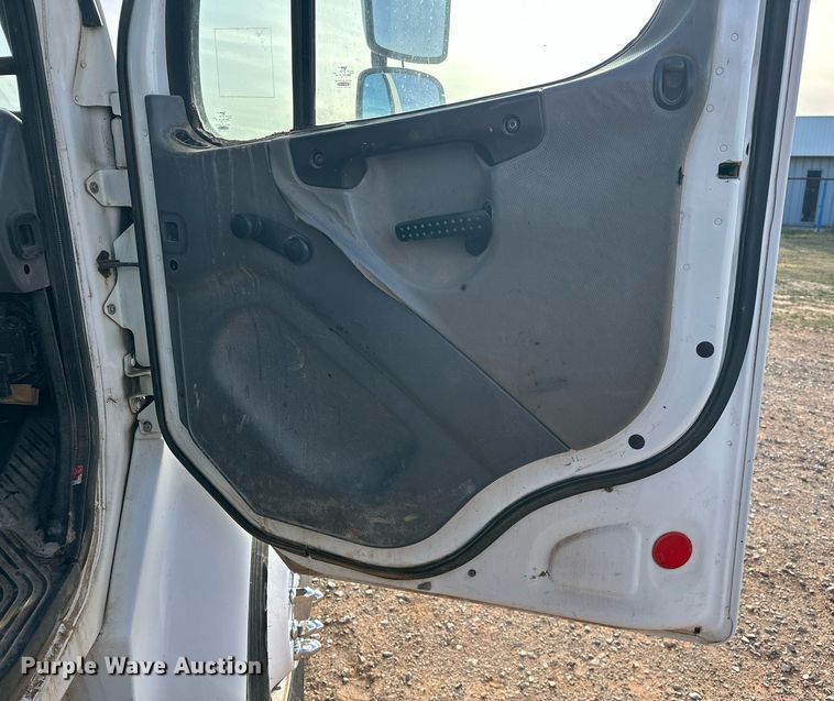 image for item EK0560 2004 Freightliner Business Class M2  winch truck