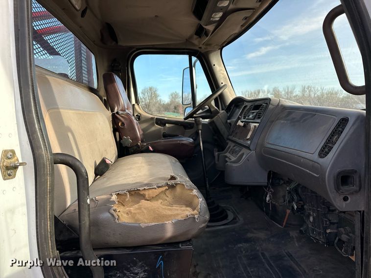 image for item EK0560 2004 Freightliner Business Class M2  winch truck