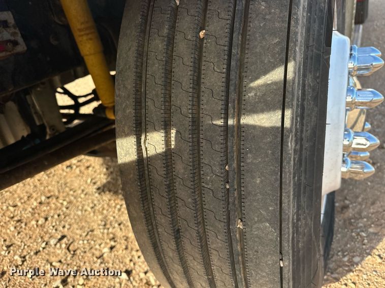 image for item EK0560 2004 Freightliner Business Class M2  winch truck