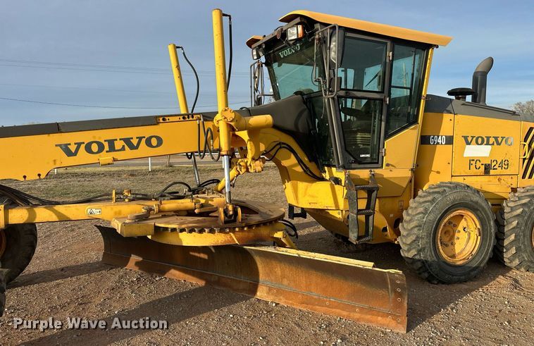 image for item EK0561 2007 Volvo G940 motor grader