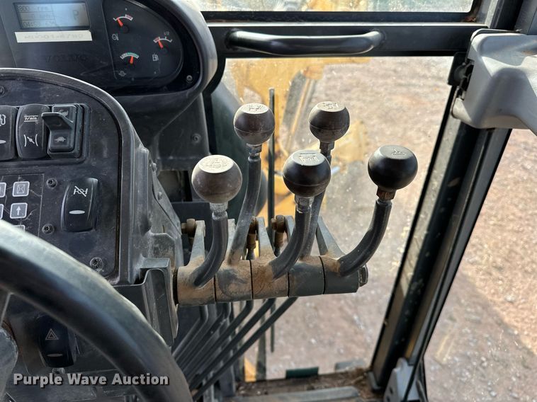 image for item EK0561 2007 Volvo G940 motor grader