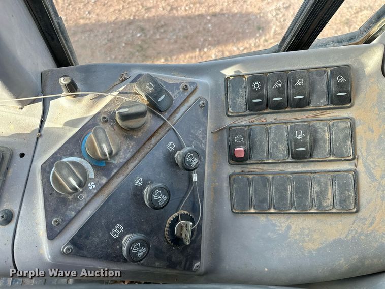 image for item EK0561 2007 Volvo G940 motor grader