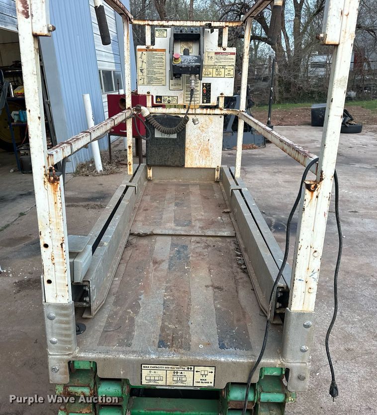 image for item EK0562 2008 JLG 1930ES scissor lift