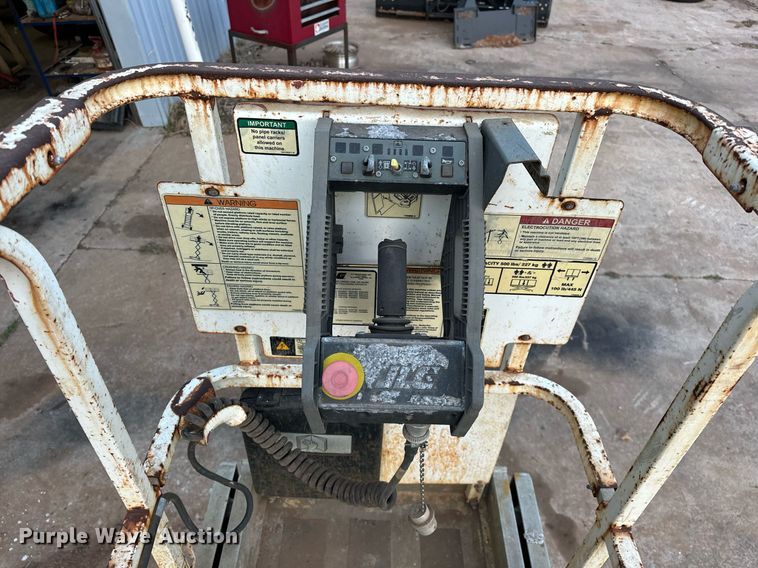 image for item EK0562 2008 JLG 1930ES scissor lift