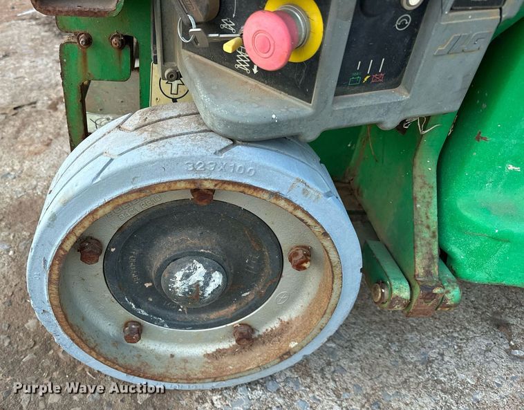 image for item EK0562 2008 JLG 1930ES scissor lift