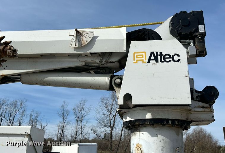 image for item EK2750 2013 Freightliner M2 digger derrick truck