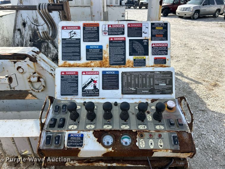 image for item EK2750 2013 Freightliner M2 digger derrick truck