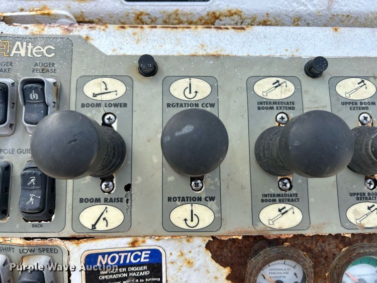 image for item EK2750 2013 Freightliner M2 digger derrick truck