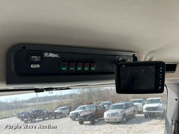 image for item EK2750 2013 Freightliner M2 digger derrick truck