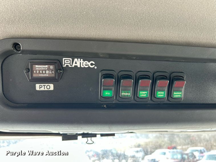 image for item EK2750 2013 Freightliner M2 digger derrick truck