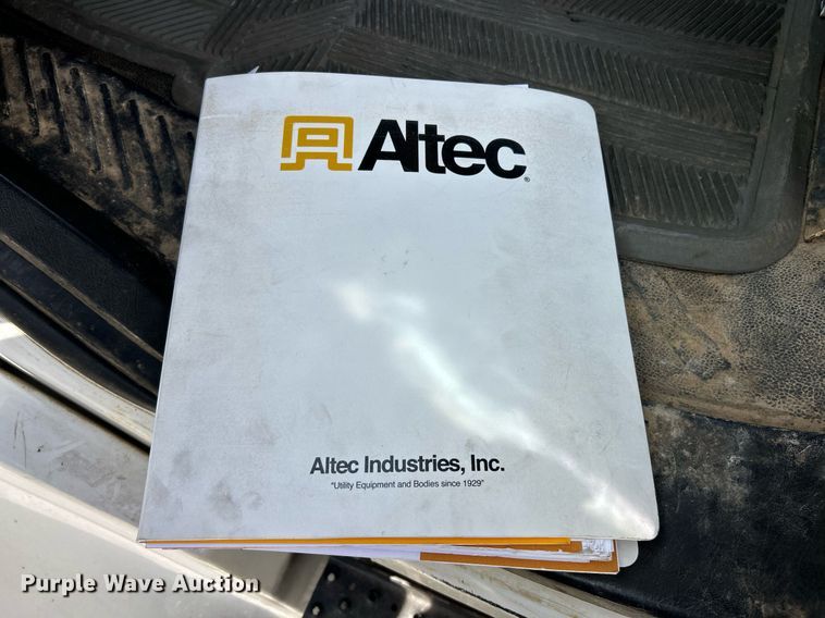 image for item EK2750 2013 Freightliner M2 digger derrick truck