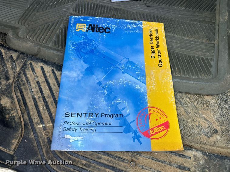 image for item EK2750 2013 Freightliner M2 digger derrick truck