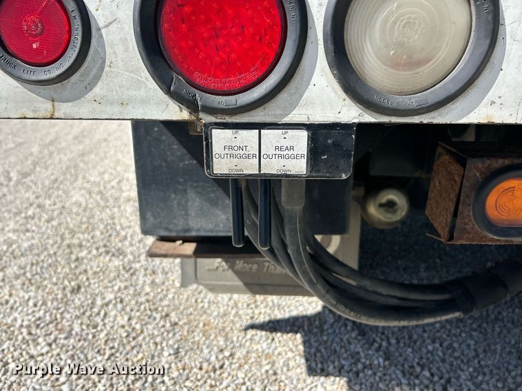 image for item EK2765 2012 International MA025 bucket truck