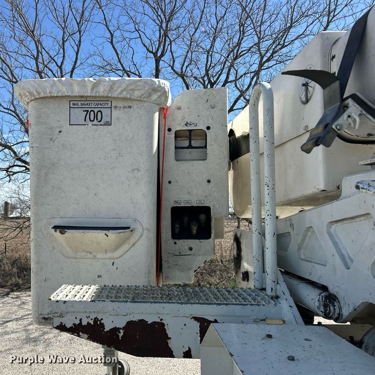 image for item EK2765 2012 International MA025 bucket truck