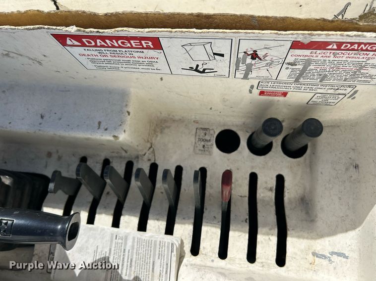 image for item EK2765 2012 International MA025 bucket truck