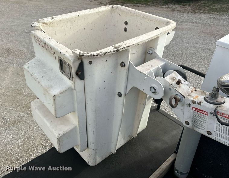 image for item EK2768 2007 Ford F450 Super Duty XL bucket truck