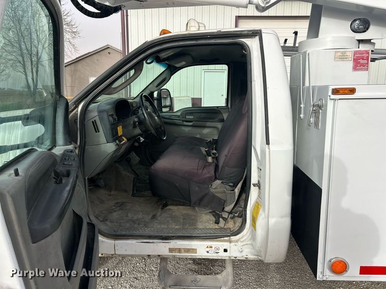 image for item EK2768 2007 Ford F450 Super Duty XL bucket truck