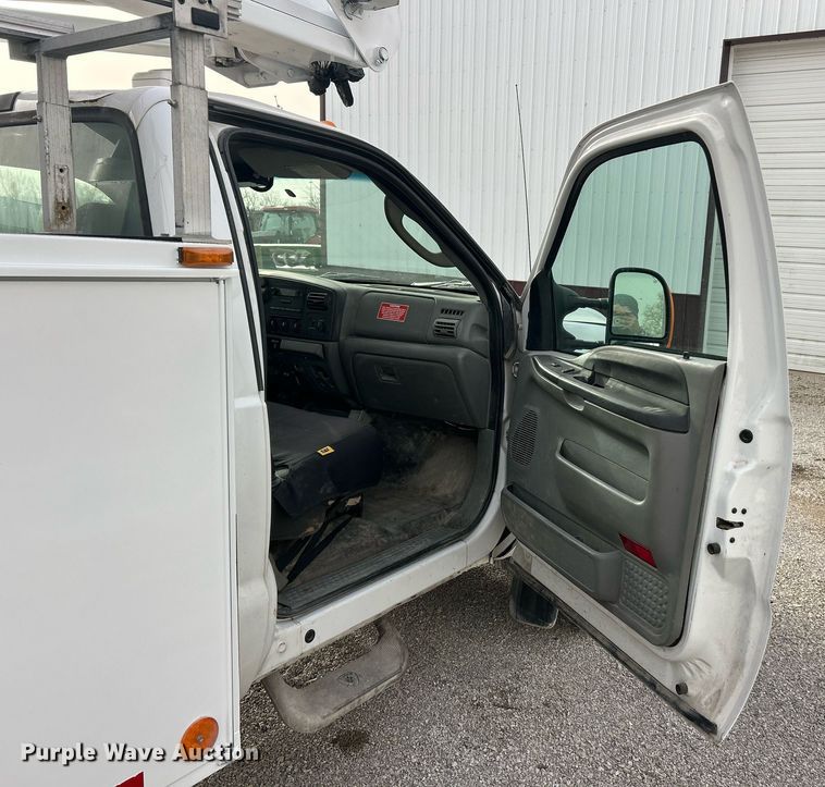 image for item EK2768 2007 Ford F450 Super Duty XL bucket truck