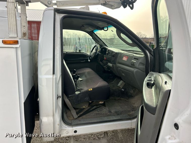 image for item EK2768 2007 Ford F450 Super Duty XL bucket truck