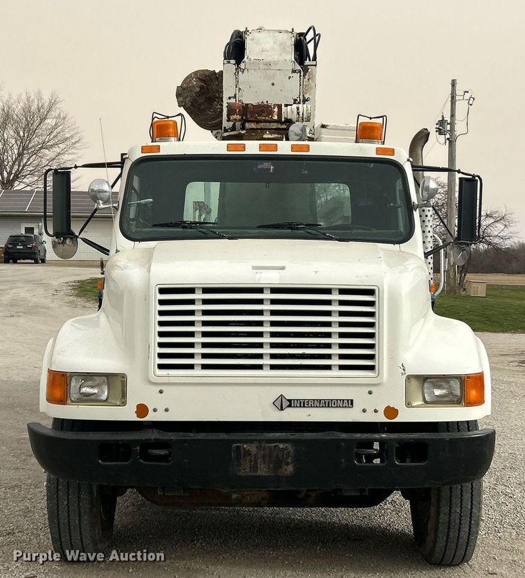 image for item EK2769 1994 International 4900 digger derrick truck