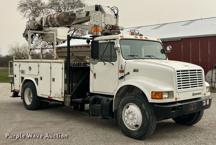 image for item EK2769 1994 International 4900 digger derrick truck