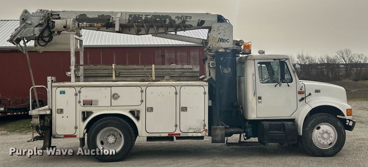 image for item EK2769 1994 International 4900 digger derrick truck