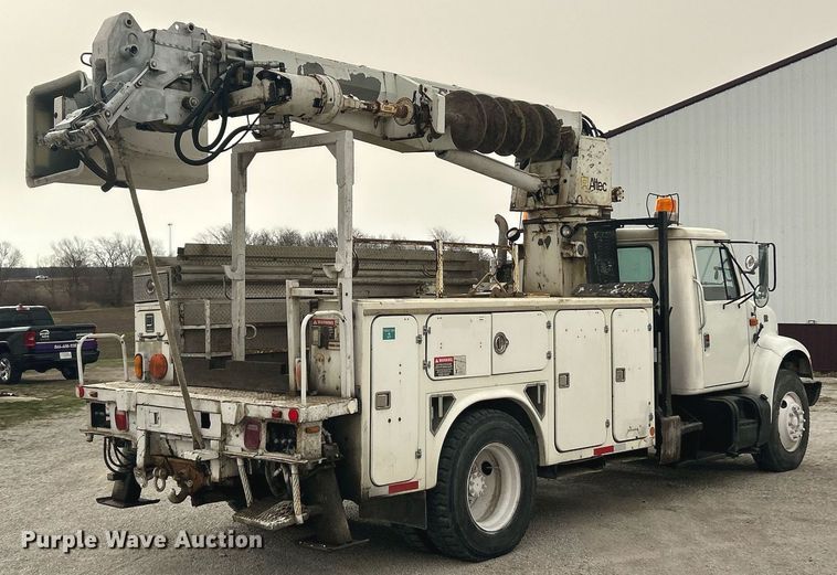 image for item EK2769 1994 International 4900 digger derrick truck