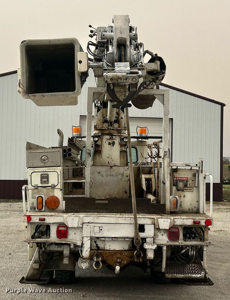 image for item EK2769 1994 International 4900 digger derrick truck