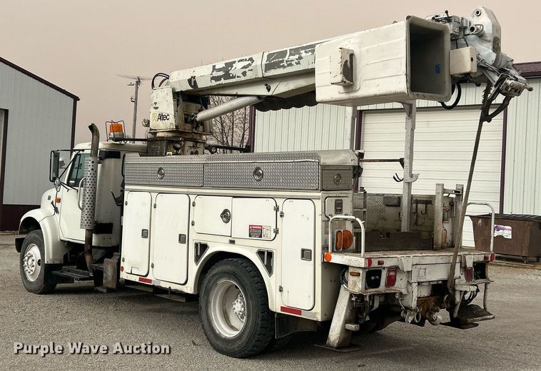 image for item EK2769 1994 International 4900 digger derrick truck