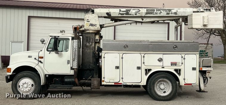 image for item EK2769 1994 International 4900 digger derrick truck