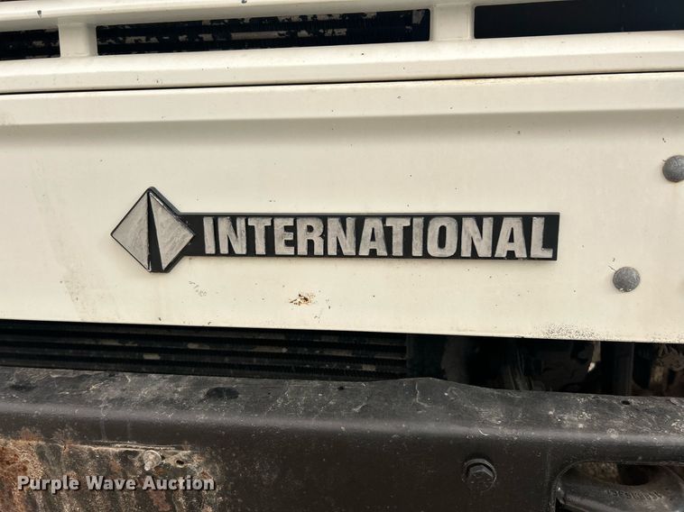 image for item EK2769 1994 International 4900 digger derrick truck