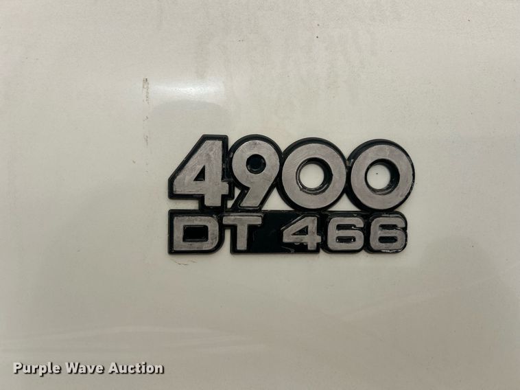 image for item EK2769 1994 International 4900 digger derrick truck