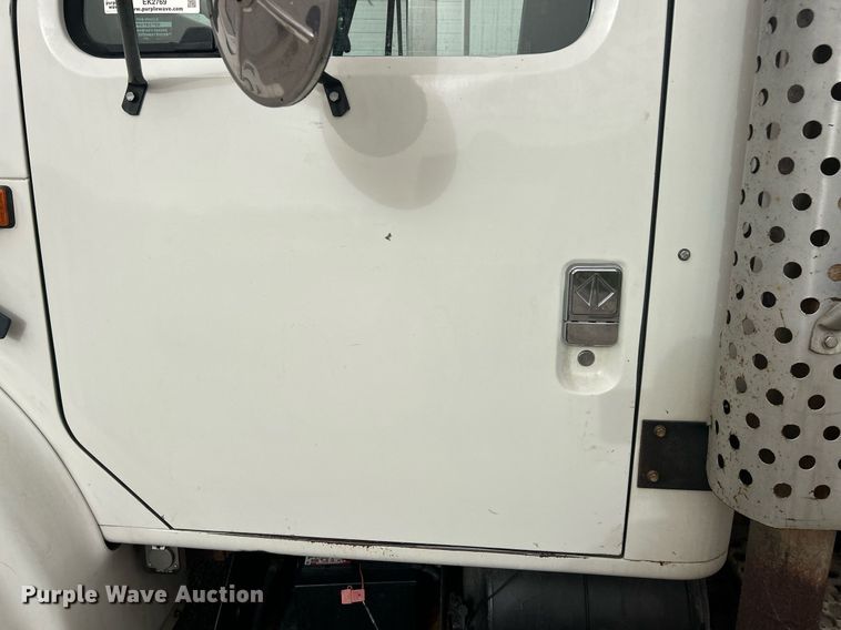 image for item EK2769 1994 International 4900 digger derrick truck