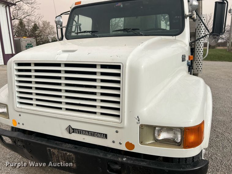 image for item EK2769 1994 International 4900 digger derrick truck