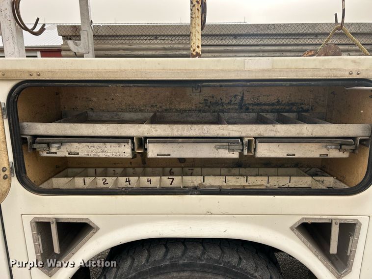 image for item EK2769 1994 International 4900 digger derrick truck