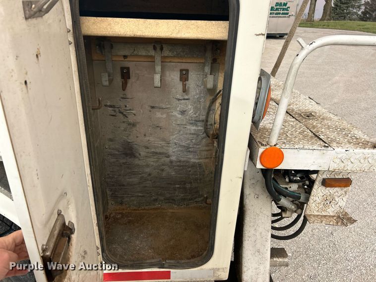 image for item EK2769 1994 International 4900 digger derrick truck