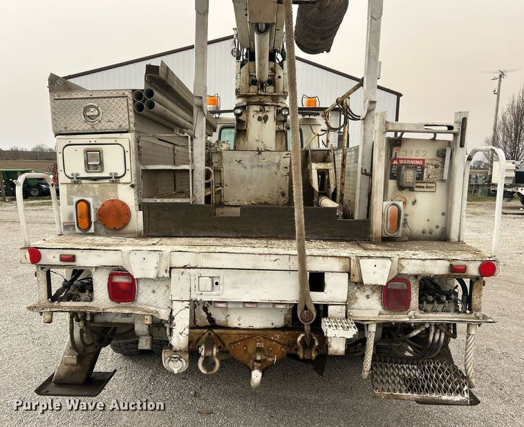 image for item EK2769 1994 International 4900 digger derrick truck