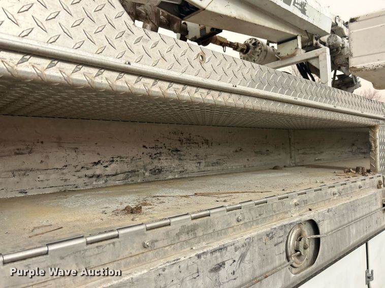 image for item EK2769 1994 International 4900 digger derrick truck