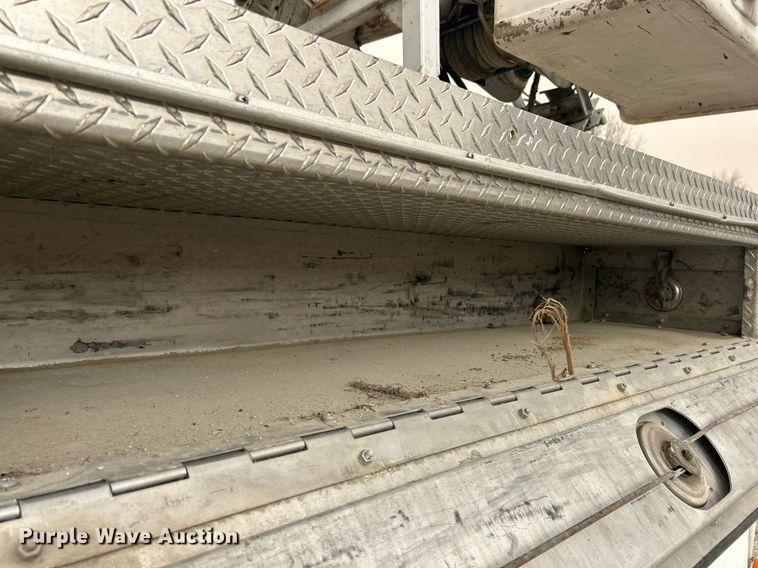 image for item EK2769 1994 International 4900 digger derrick truck