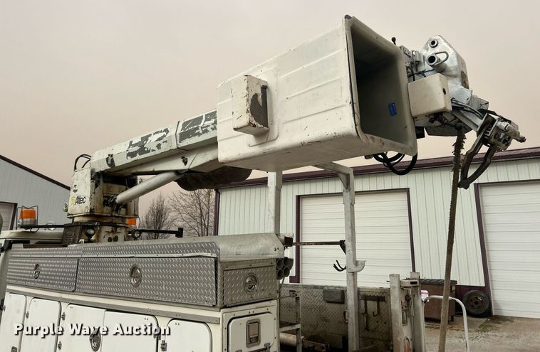 image for item EK2769 1994 International 4900 digger derrick truck