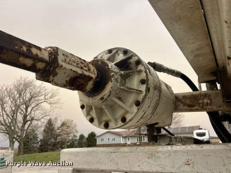 image for item EK2769 1994 International 4900 digger derrick truck