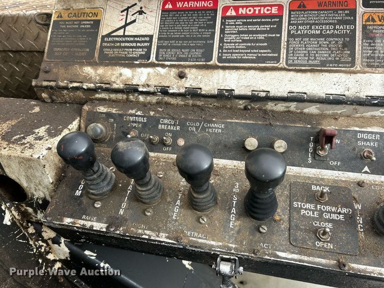 image for item EK2769 1994 International 4900 digger derrick truck