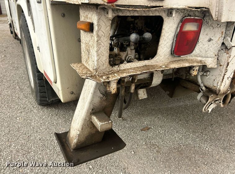 image for item EK2769 1994 International 4900 digger derrick truck