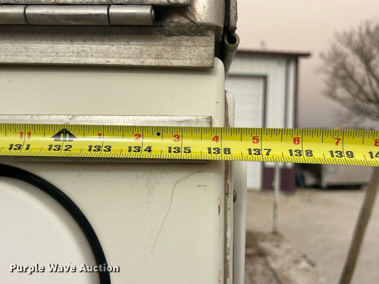 image for item EK2769 1994 International 4900 digger derrick truck