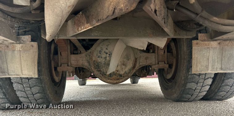 image for item EK2769 1994 International 4900 digger derrick truck