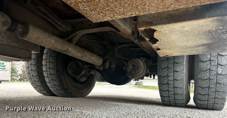 image for item EK2769 1994 International 4900 digger derrick truck